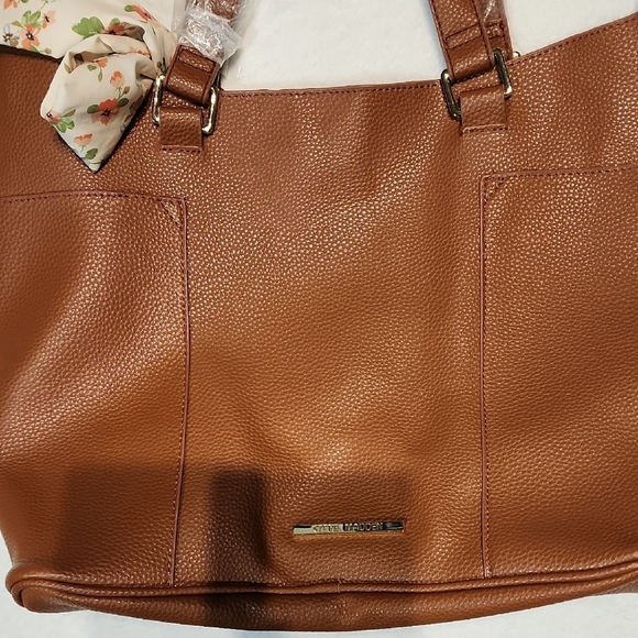 Steve Madden Tan Shoulder Bag with Floral Accent - Picture 2 of 10